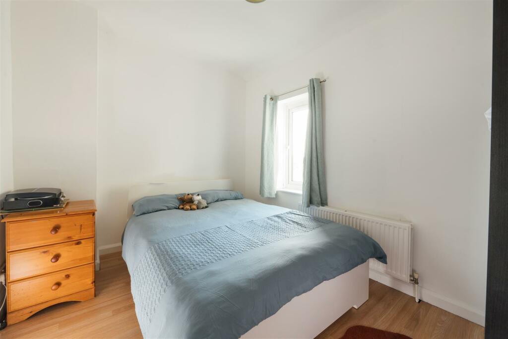 4 Beaumont Close, Hitchin-12.jpg