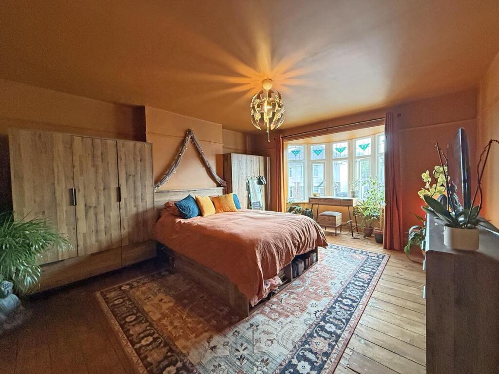 Cresthill Road 6 - Bedroom 1 Shot 4.jpg