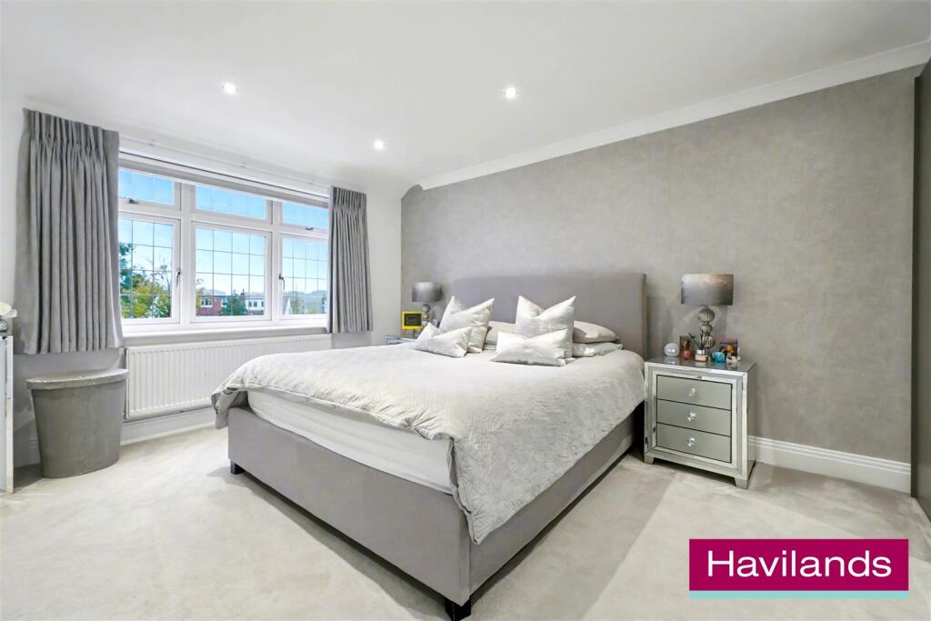 Cranleigh Gardens N21 1DR-14.jpg