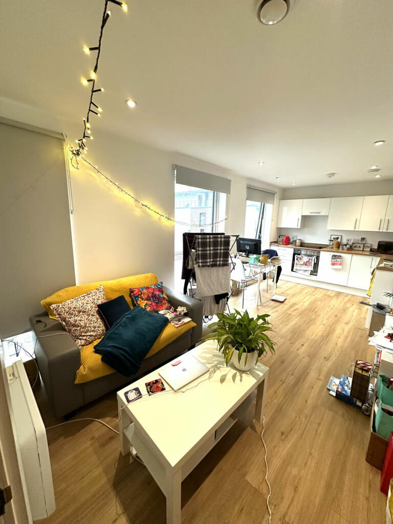 706 Eastbankimage00017.jpg