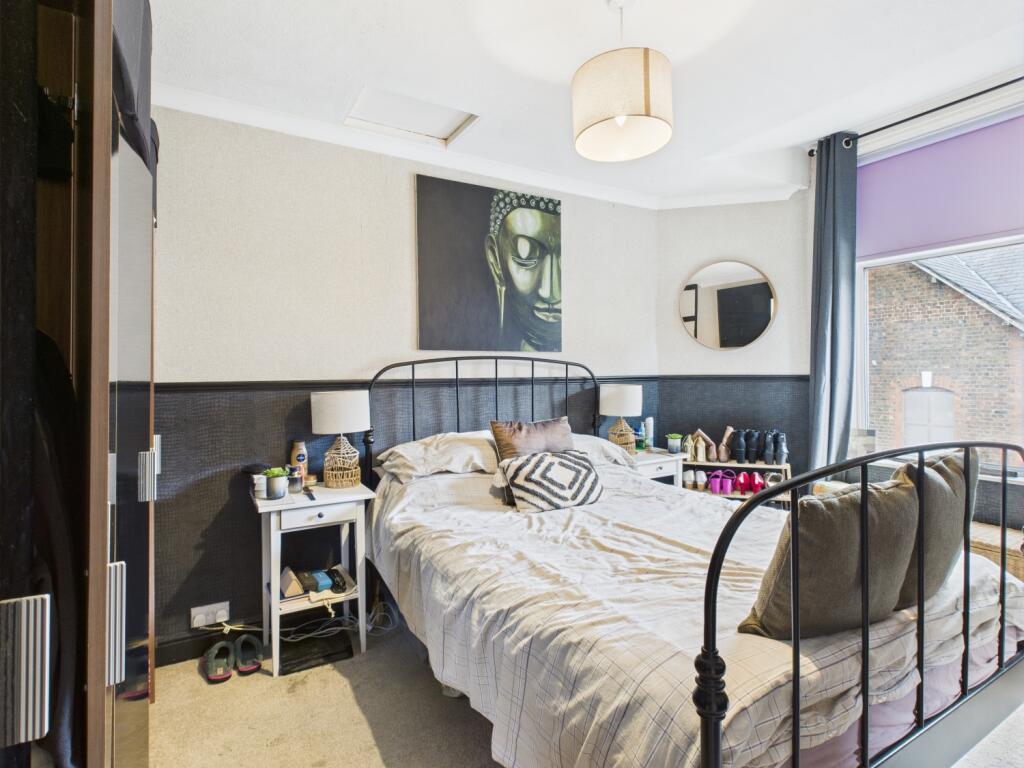 CAM03729G0-PR0103-STILL011