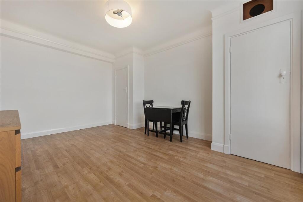 Studio Room