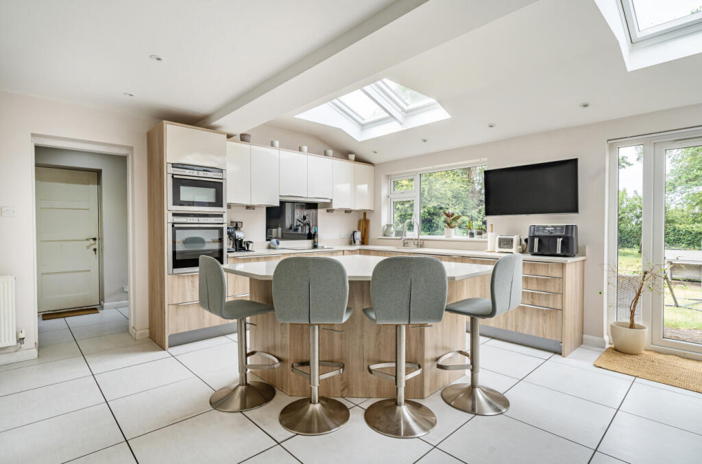 1303031-21-6841d5...