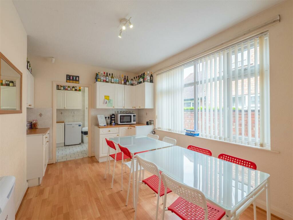 kitchen 1.jpg