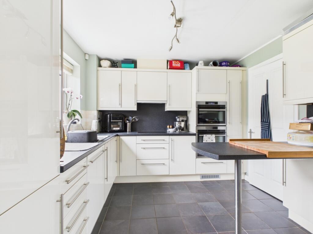 CAM03062G0-PR0130-STILL002