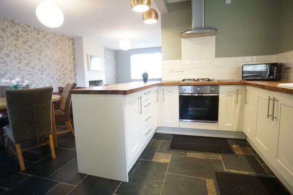 Kitchen / Dining Area
