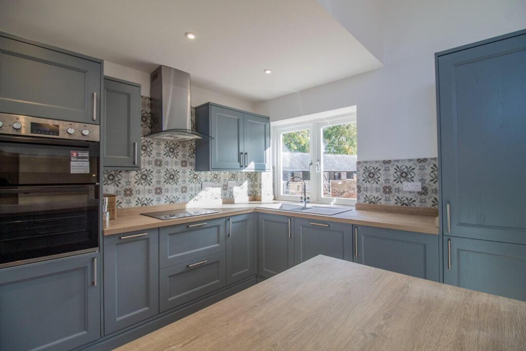 Dovedon Barn_Whepstead [Kitchen] 02.jpg