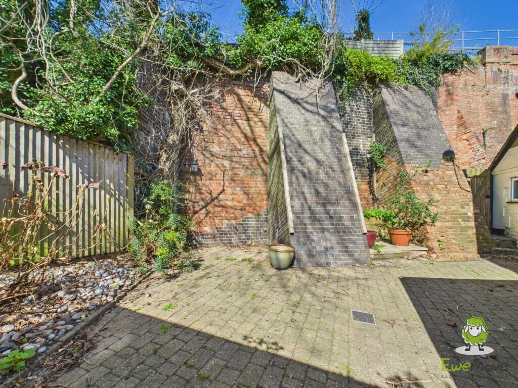 CAM03778G0-PR0198-STILL016