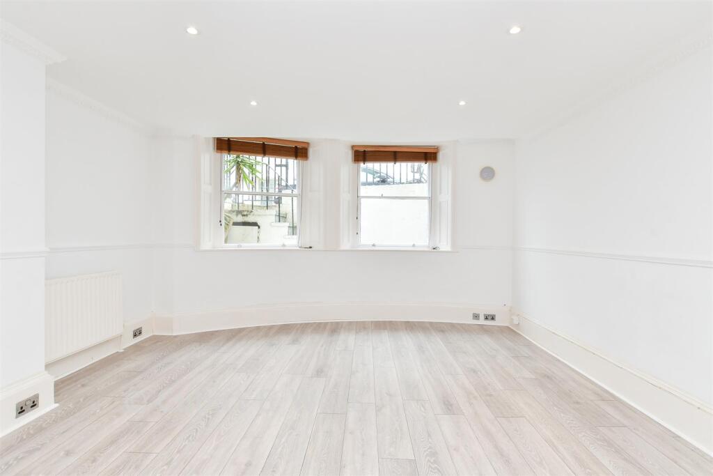 Kitchen/ Living Room