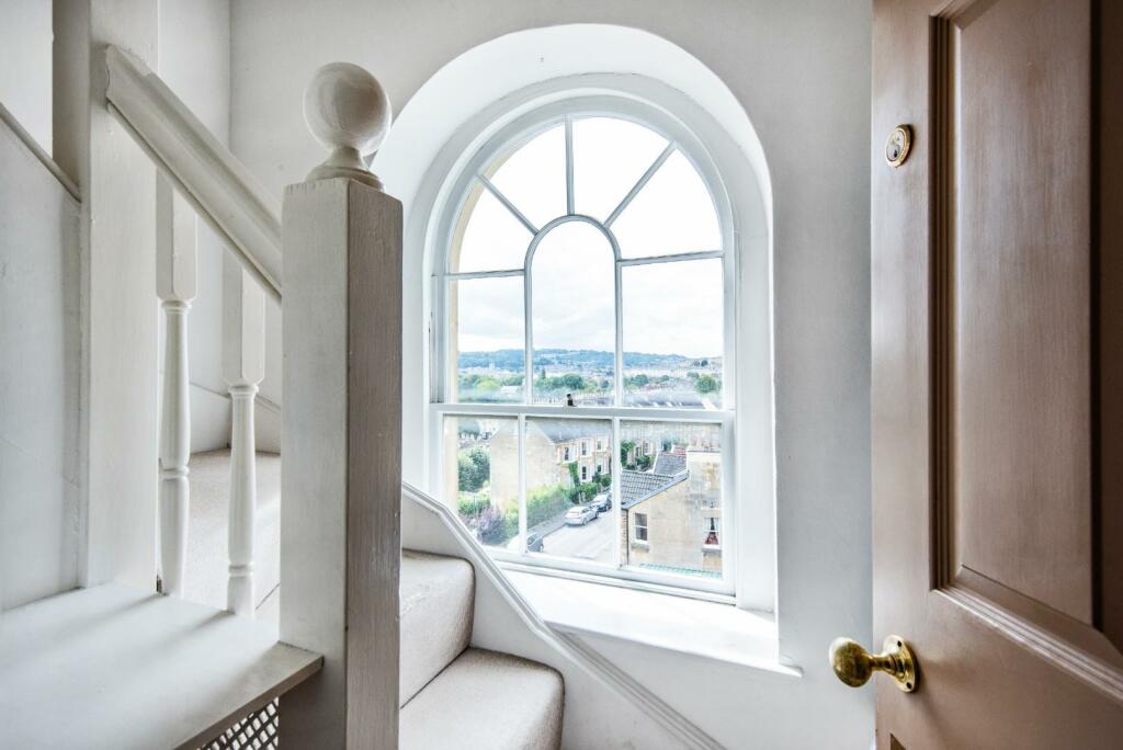 Flat 5, 28, Upper East Hayes Bath, BA1 6LP-3.jpg