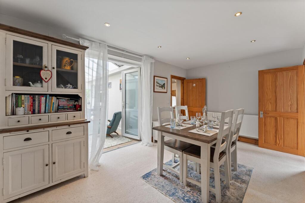 10 Rayleigh Avenue, Cheshire._-14.jpg