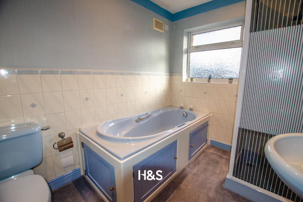 27 Studland Road - bathroom.jpg