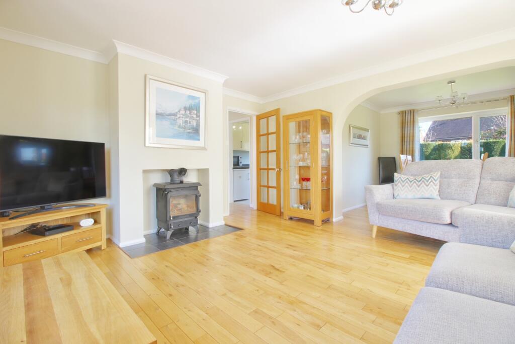 Lounge &amp; Dining Area