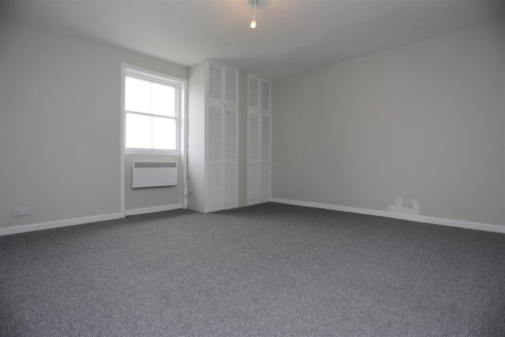 6, 1 Albert Rd room2.JPG