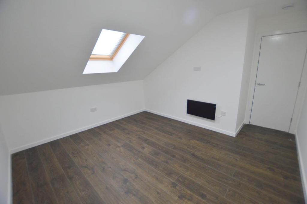 10 Shibdon House Bedroom 1.jpg