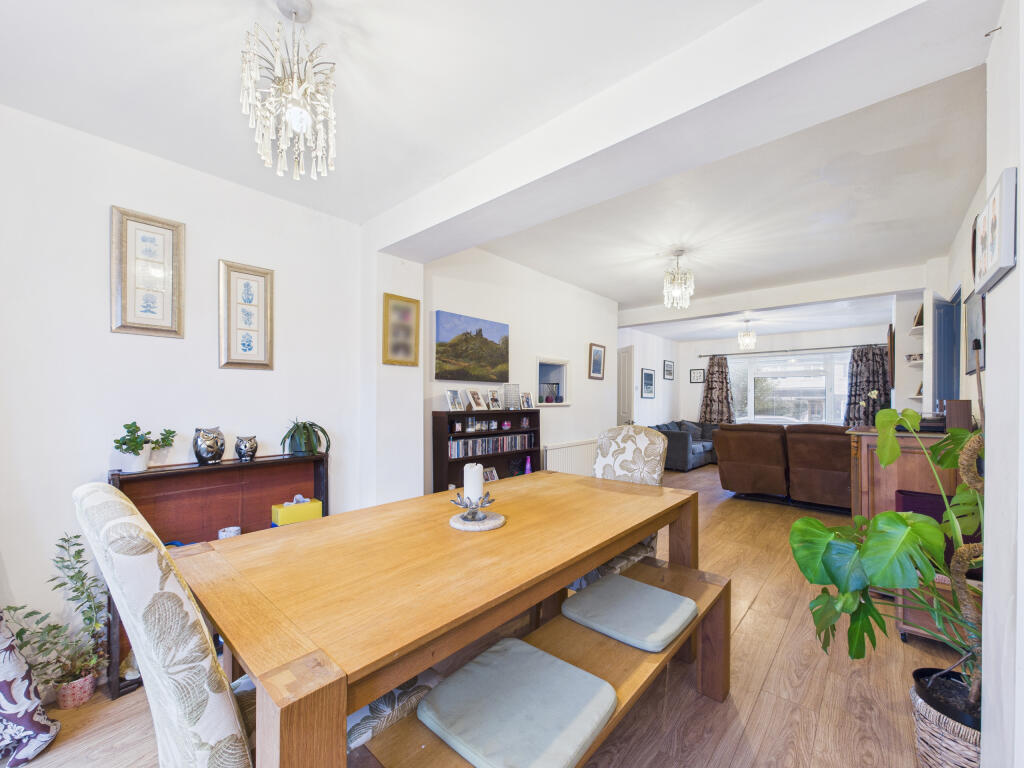 CAM01354G0-PR0617-STILL016