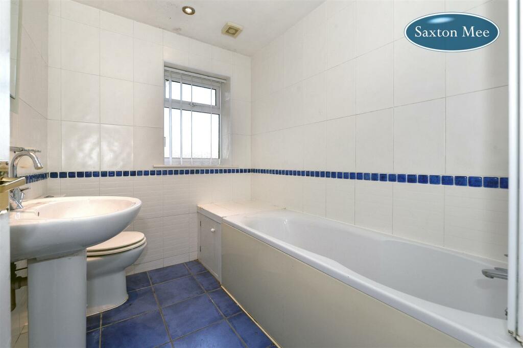 bathroom_9360.jpg