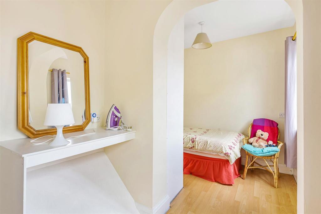 Bedroom 4 (2).jpg
