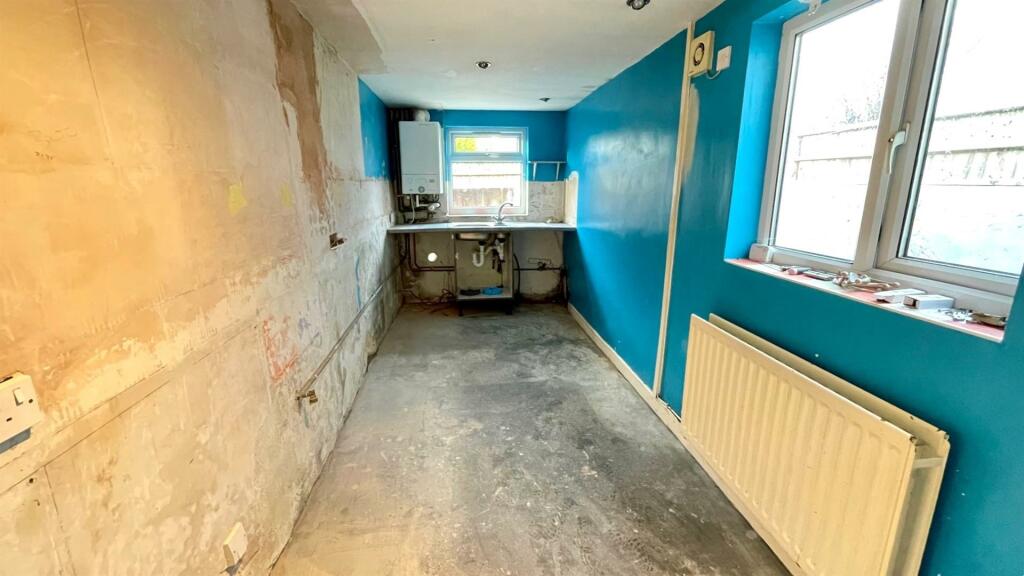 KITCHEN/ BREAKFAST ROOM