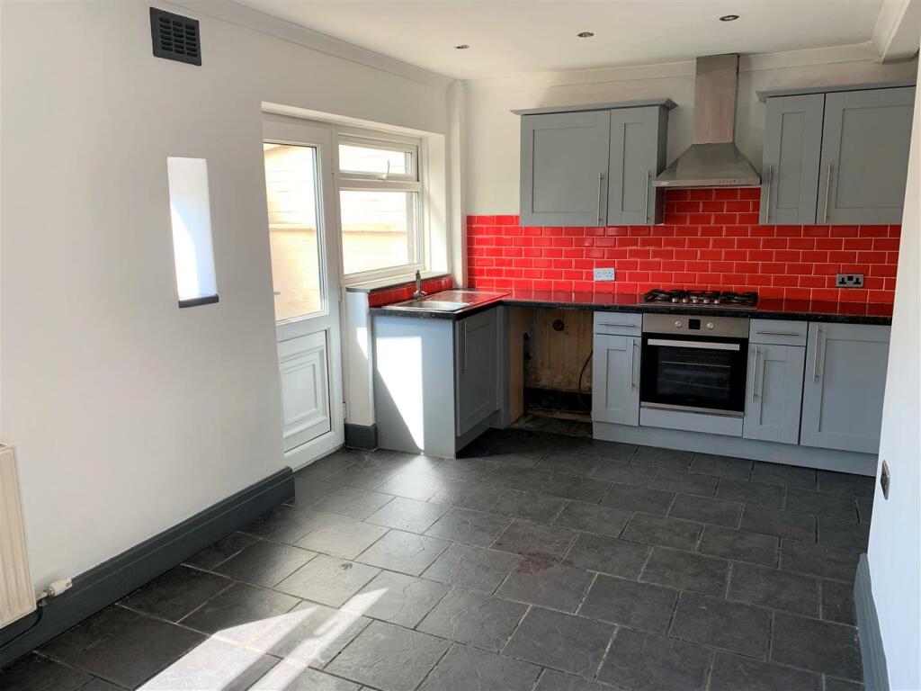 Kitchen 5.jpg