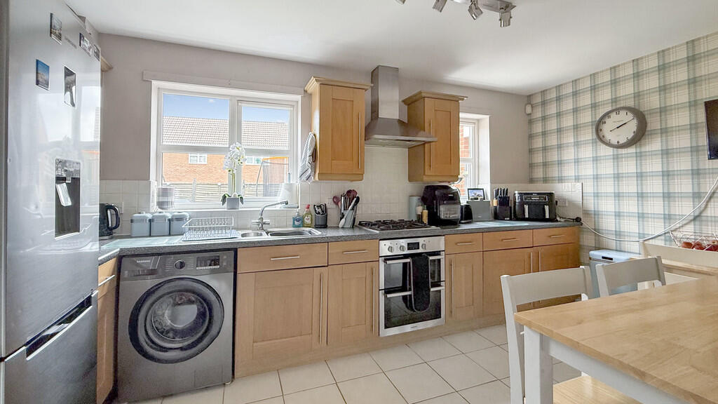 Kitchen/breakfast...