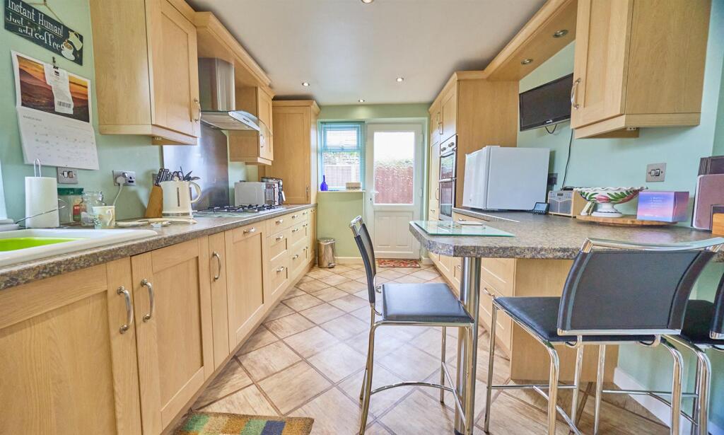 REFITTED BREAKFAST KITCHEN TO REAR