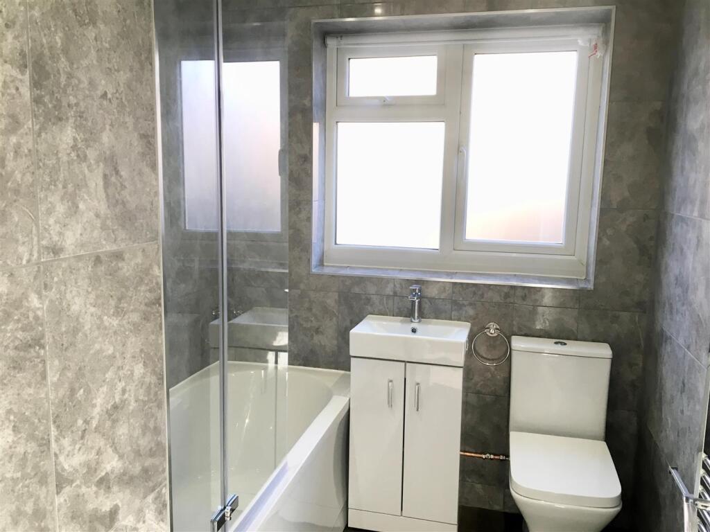 BATHROOM V2.jpg
