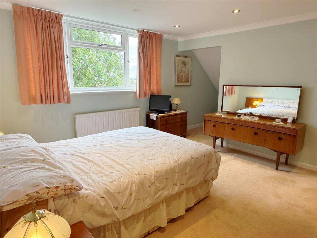 Bed 1.JPG