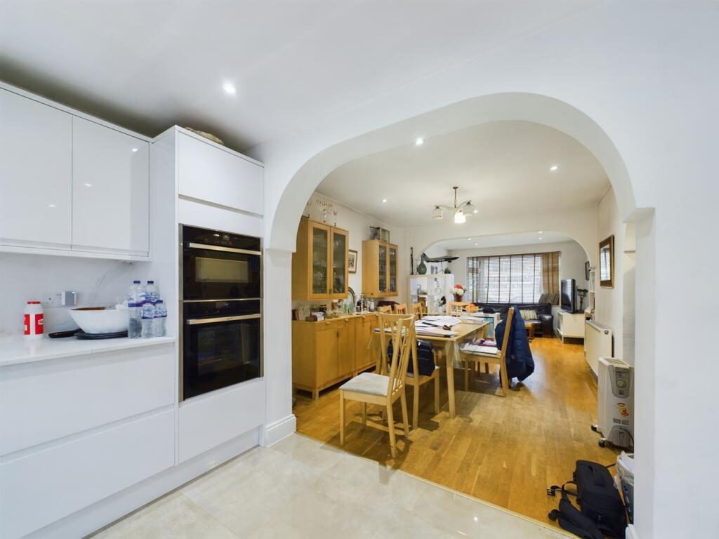 CAM03750G0-PR0029-STILL004