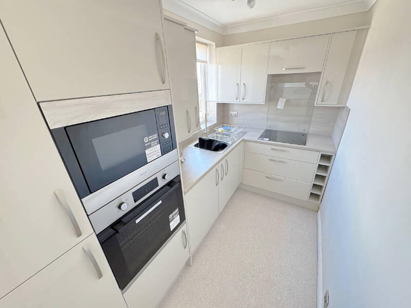 Modern Dining Kitchen