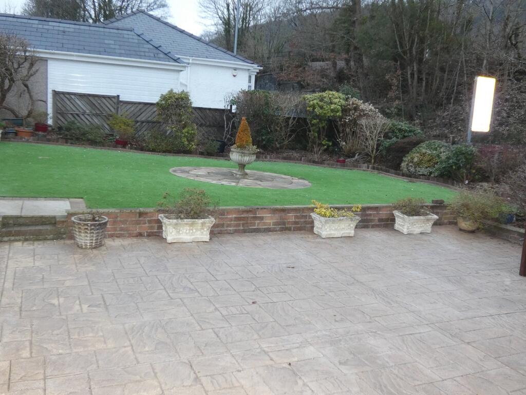 Front/Side Garden