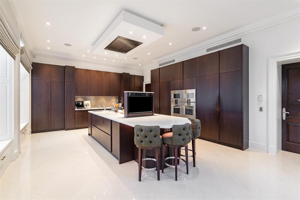 81912 Round Hill-28.jpg