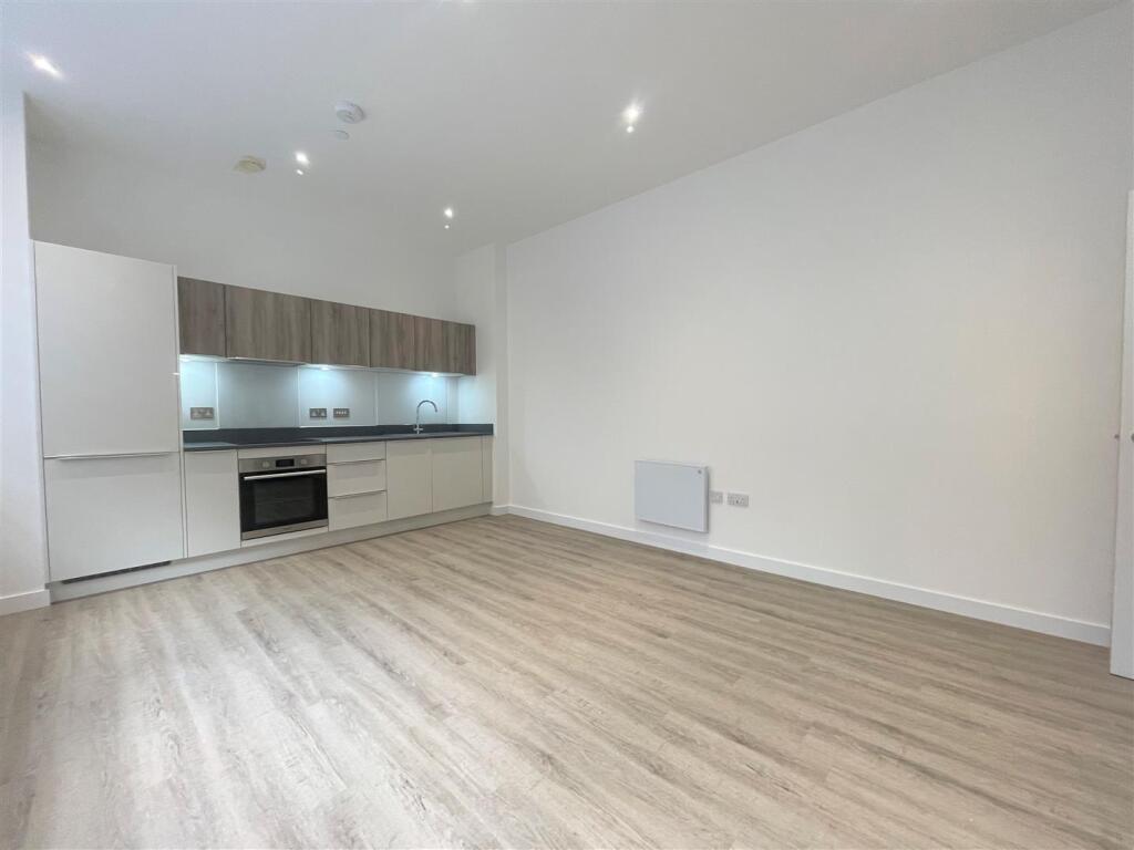 Kitchen &amp; Living