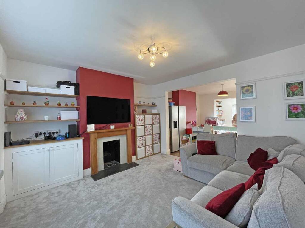 Fort Austin Avenue 28 Lounge 3.jpg