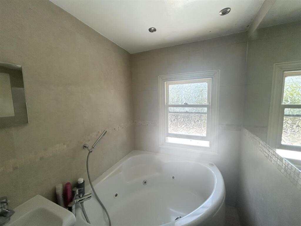 Family Bathroom: