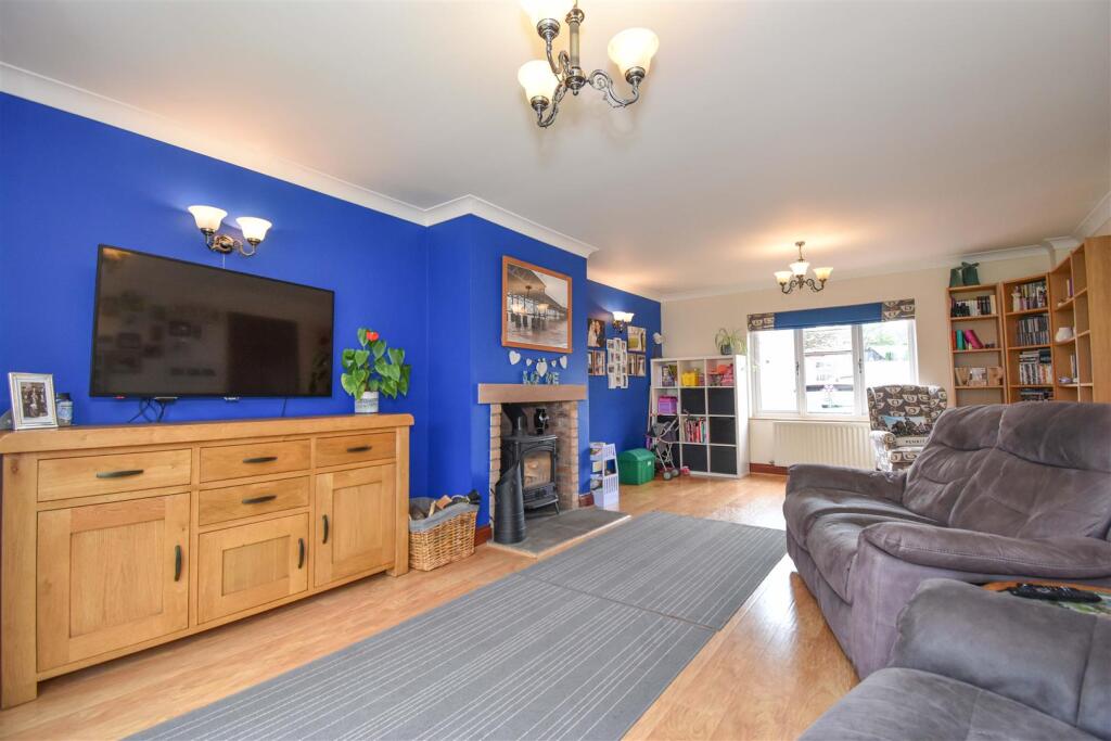 White Rose House Living Room b.jpg