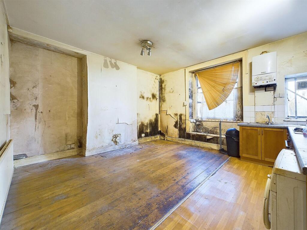 2 - 1 bedroom garden flat.jpg