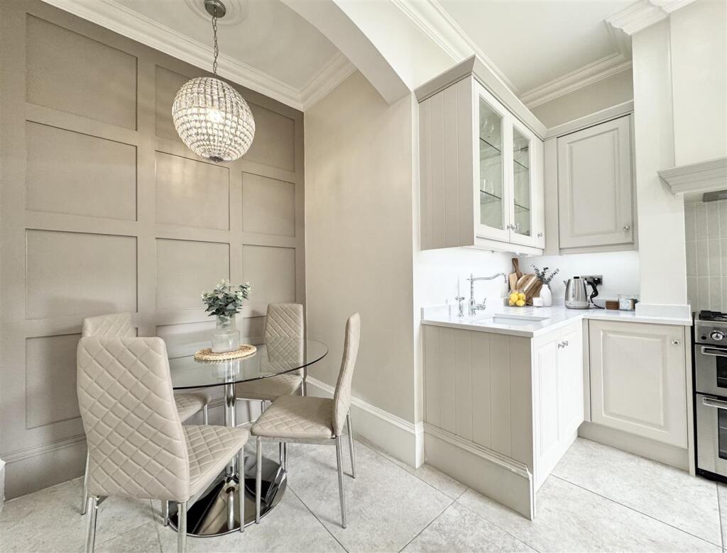 Kitchen/Dining