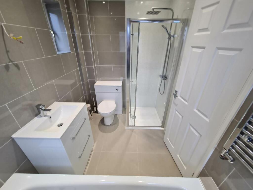 Bathroom image 1