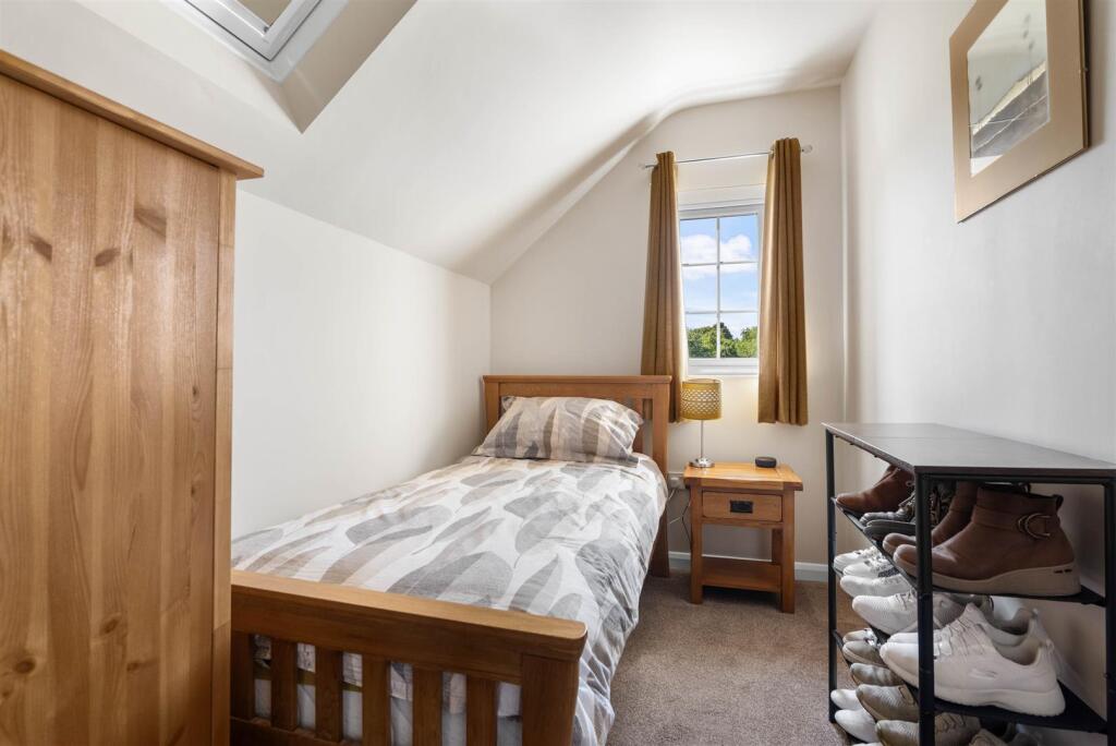 Gouldingsbedroom.jpg