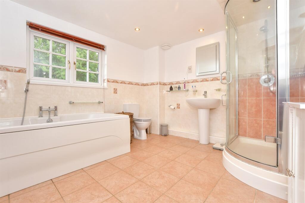 En-Suite Bathroom