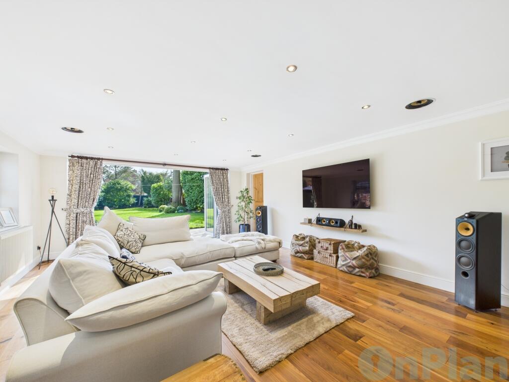 CAM04024G0-PR0023-STILL006