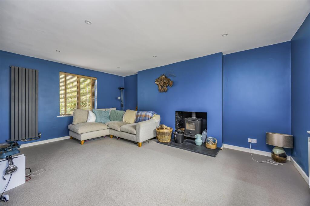 2 Firpiece, Forestside Road, Rowland¿s Castle-Port