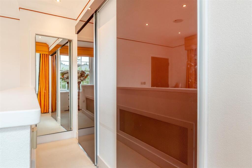 8654181-interior40.jpg