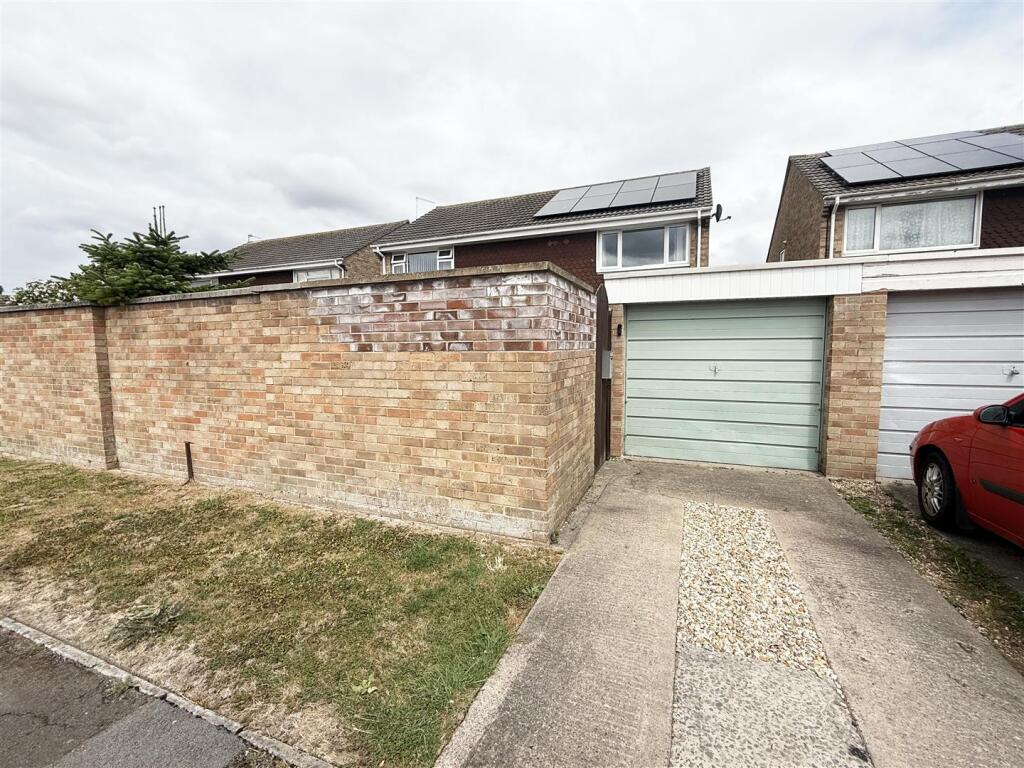 GARAGE &amp; PARKING