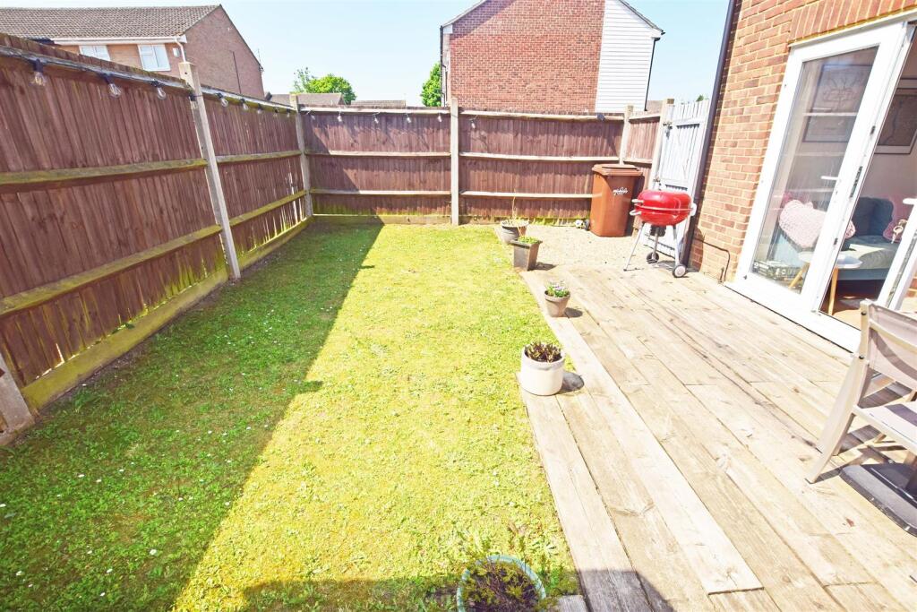 REAR SOUTH FACING GARDEN