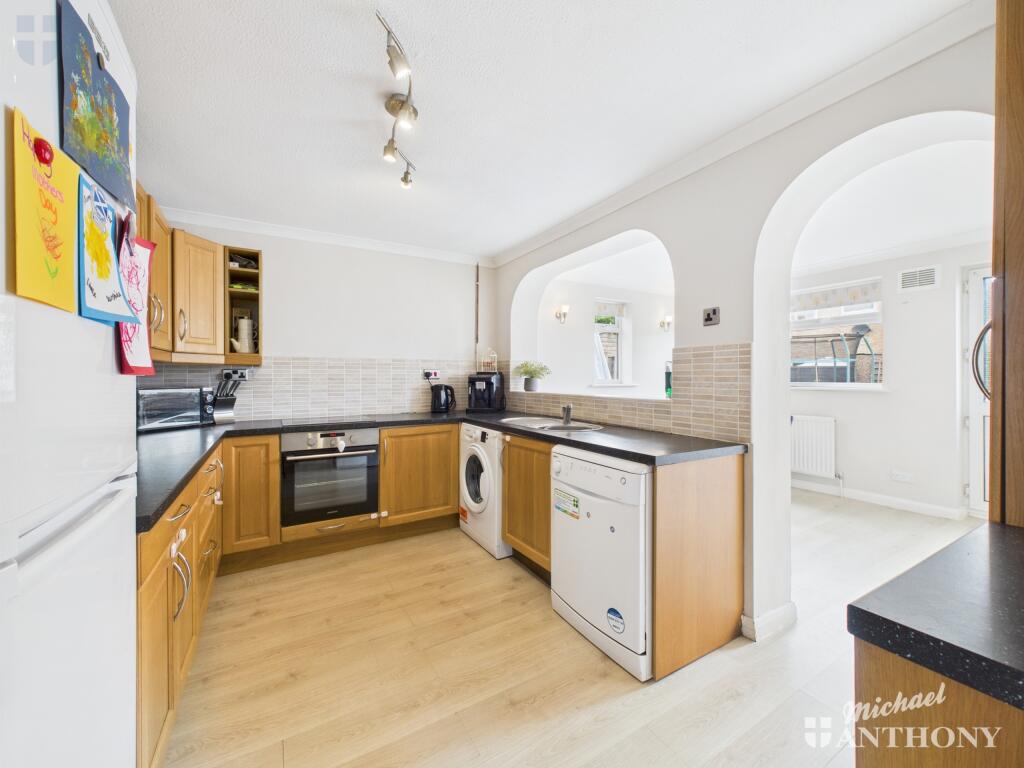 CAM03218G0-PR0703-STILL003