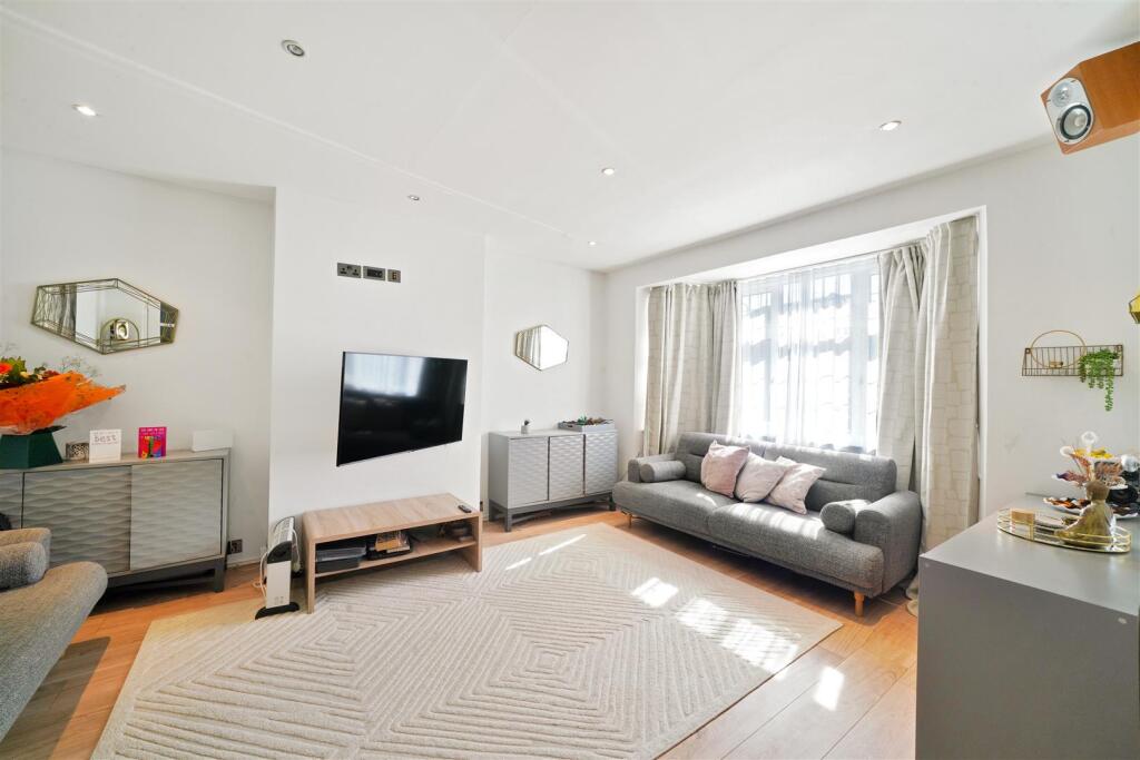 117 Eton Avenue - XYEyVhqBLwzy6IEtIjHS.jpg