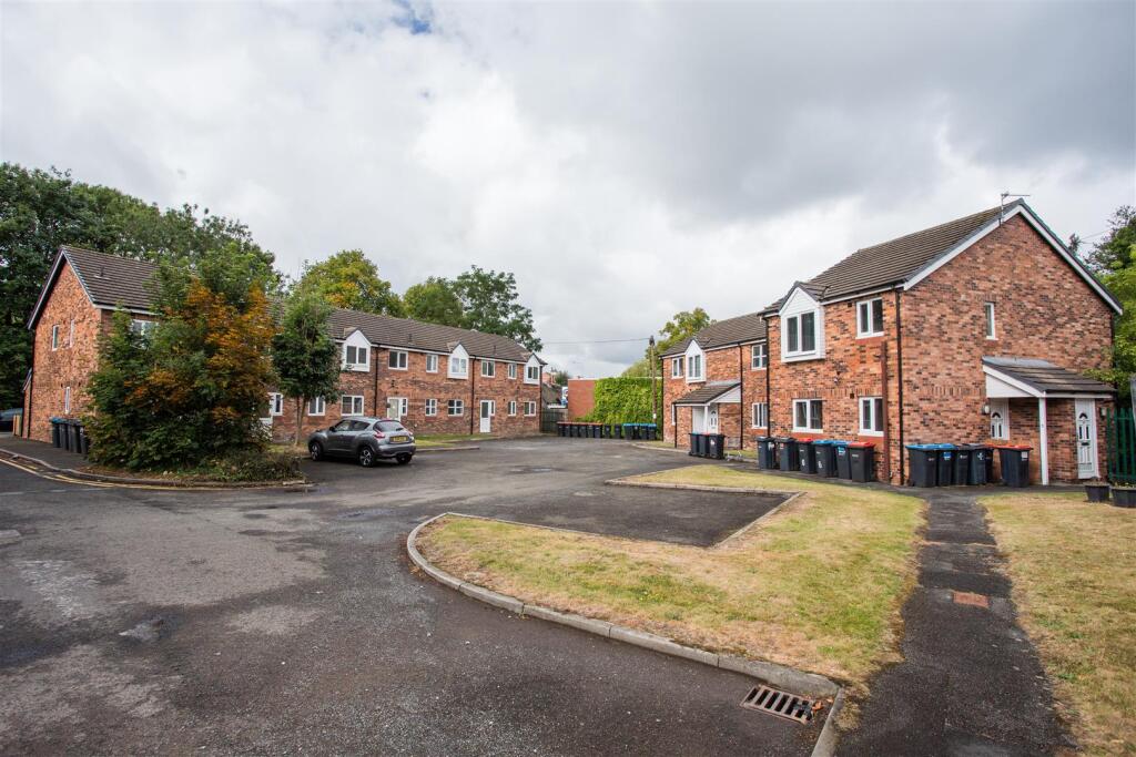 Lakehouse Close, Weaverham