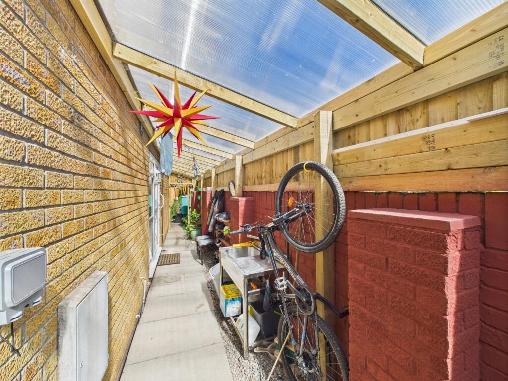 CAM02023G0-PR0140-STILL029